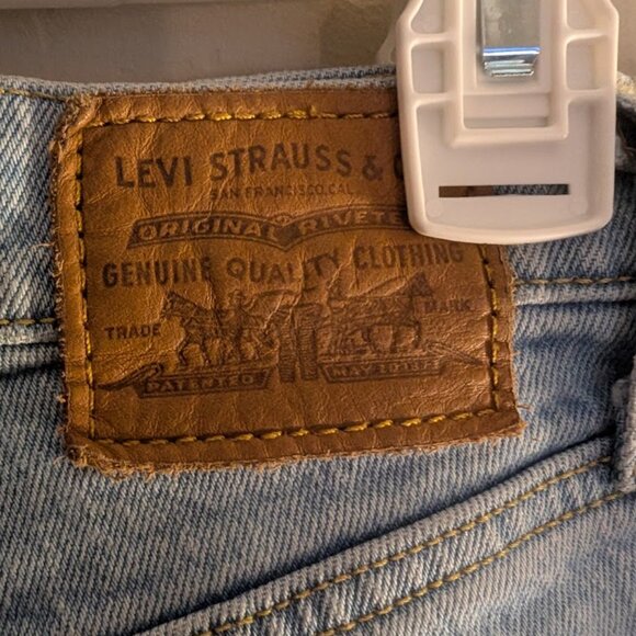 Levi’s Cutoff Ribcage Denim Jean Shorts Size 26, Pre-owned - Picture 5 of 7